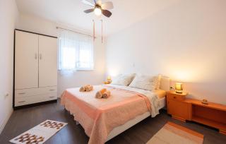 Lovely Home In Podstrana With Jacuzzi - Podstrana - 4
