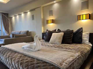 Sky-High Sauna Retreat Penthouse with City Views - Riga - 7