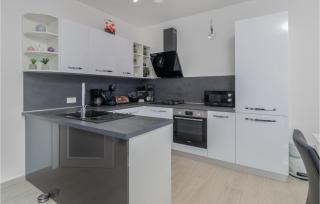 2 Bedroom Cozy Apartment In Kostrena - 4