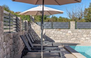 Gorgeous Home In Roc With Wifi - Roč - 1