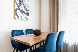 61-2C Prime UES 2BR Newly furnished best value - 8