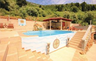 Awesome Home In Cara With Jacuzzi - Čara - 3