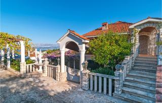 2 Bedroom Cozy Apartment In Splitska - 6