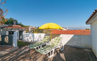 2 Bedroom Cozy Apartment In Splitska - Splitska - 1