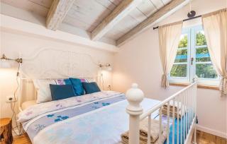 Gorgeous Home In Jurdani - Mučići - 6