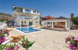 Lovely Apartment In Seget Donji - Trogir - 0