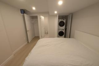 Elegant & Stylish Apartments with Private Entrance & Parking - Richmond Hill - 6