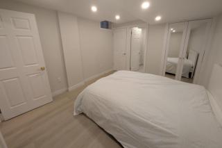 Elegant & Stylish Apartments with Private Entrance & Parking - Richmond Hill - 2