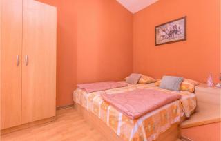 2 Bedroom Amazing Apartment In Turanj - Turanj - 2