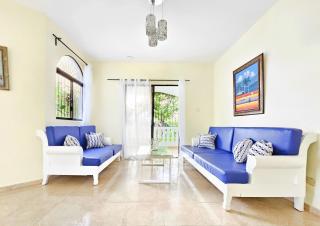 Villa DMM con piscina, jacuzzi y gran área verde en Punta Cana - Punta Cana - 2