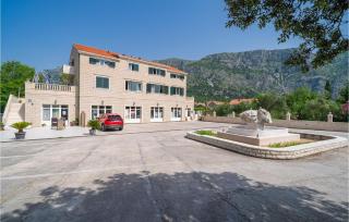3 Bedroom Gorgeous Apartment In Dubrovnik - 2