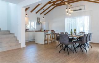 Awesome Home In Sibenik With Wifi - Šibenik - 9