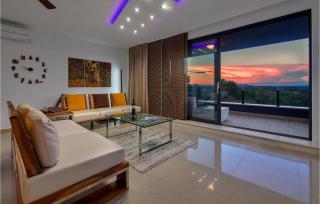 2 Bedroom Amazing Apartment In Liznjan - Ližnjan - 0