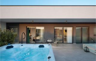 4 Bedroom Beautiful Home In Banjole - Banjole - 1