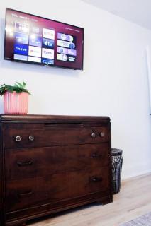 Hotel-style Waterfront Family Suite & Sunset Views - Belleville - 7