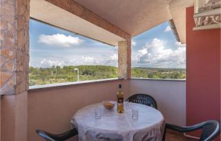 Five-Bedroom Holiday Home In Banjole - 2