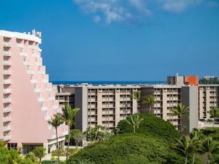 Ninth-Floor Mountain View Suite and Expansive Lanai at Honua Kai - 4