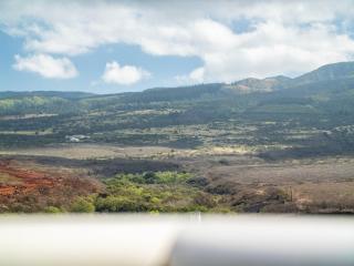 Ninth-Floor Mountain View Suite and Expansive Lanai at Honua Kai - 3