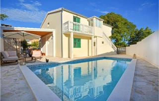 3 Bedroom Amazing Home In Pozorac - Gustirna - 8