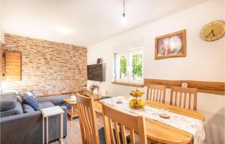 Stunning Apartment In Donje Rastane - 8