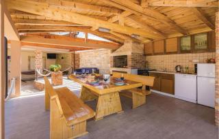 Five-Bedroom Holiday Home In Gorica - Gorica - 2