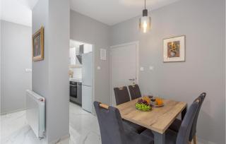 2 Bedroom Lovely Apartment In Malinska - Malinska - 4