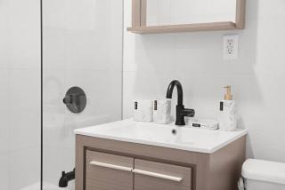 69-2C Cozy Winter Escape Brand New 1BR in Prime Lower East Side - Nova Iorque - 1