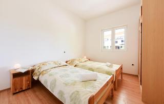 2 Bedroom Cozy Apartment In Ugljan - Ugljan - 4