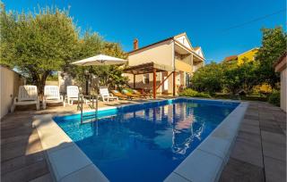 Four-Bedroom Holiday Home In Vrsi - Vrsi - 0