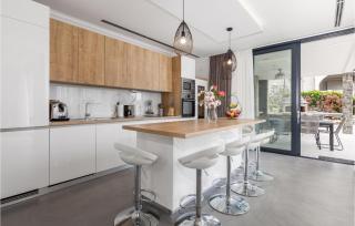 4 Bedroom Gorgeous Home In Lun - Lun - 7
