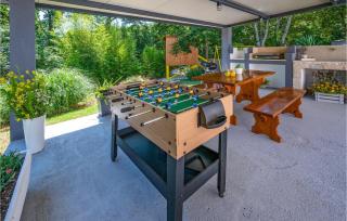 3 Bedroom Gorgeous Apartment In Rezanci - 2