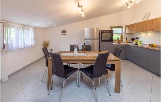 3 Bedroom Gorgeous Apartment In Rezanci - Režanci - 5