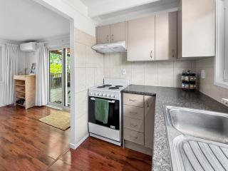 Avondale Retreat l Serene 3-Bed Home l Green Views - Auckland - 1