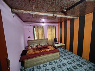 Hotel Sharjah Kashmir - Srinagar - 4