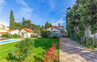 Three-Bedroom Holiday Home In Premantura - 8