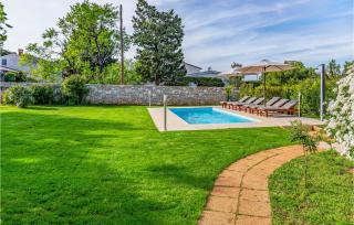 Three-Bedroom Holiday Home In Premantura - Premantura - 1