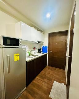 Fully Furnished One-Bedroom Unit with Balcony and a Beautiful City View - Manila - 6