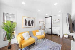 69-4B Celebrate New Year in Style Modern 1BR in Prime Lower East Side - New York - 0