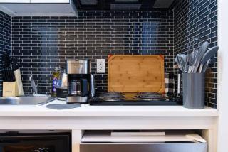 69-4B Celebrate New Year in Style Modern 1BR in Prime Lower East Side - New York - 1