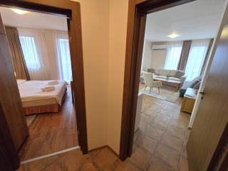 Murphys Lodge 2 Rooms Family Apartment - Bansko - 3