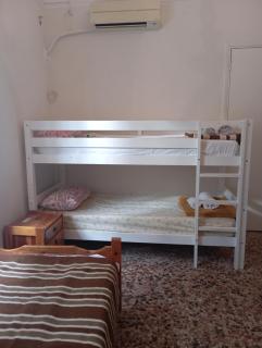 White Bunk Bed in dorm 5' from metro - Atenas - 5