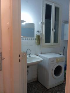 White Bunk Bed in dorm 5' from metro - Atenas - 2