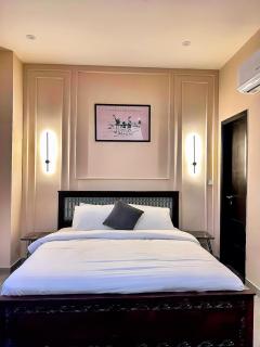 Entire 2BR Apartment with Balcony - Skypark One Gulberg Greens - Islamabad - 9