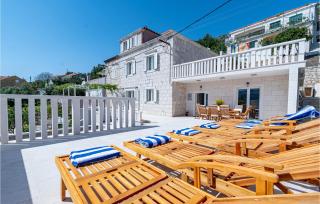 Awesome Home In Kuciste With Wifi - 1