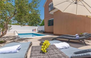 2 Bedroom Cozy Apartment In Karalic - Širitovci - 9
