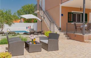 2 Bedroom Cozy Apartment In Karalic - Širitovci - 6