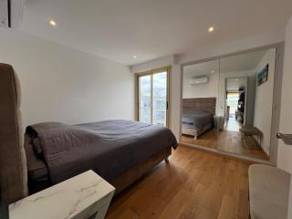 Sea view, top floor facing Port Canto in Palm Beach - Cannes - 8