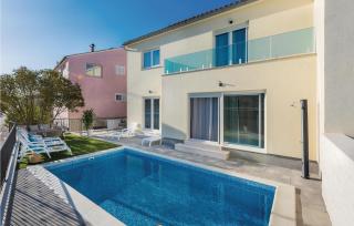 Four-Bedroom Holiday Home In Sibenik - Šibenik - 9