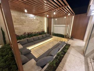 Premium Apartments with Private Garden and Outdoor Lounge - Sheikh Zayed - 0
