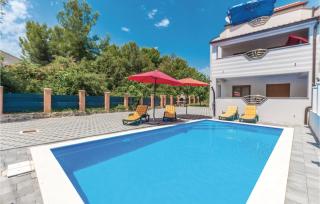 Four-Bedroom Holiday Home In Pakostane - Pakoštane - 0